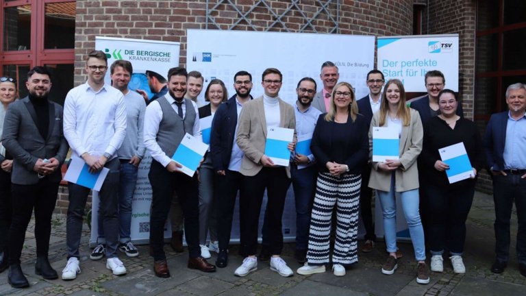 Feierliche Verleihung der Urkunden durch die IHK Köln an die Azubis des Erzbistums Köln (Generalvikariat).