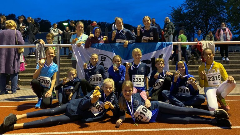 Das TSV-Team beim Zonser Nachtlauf. (Copyright: TSV Bayer Dormagen)
