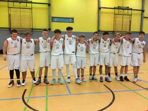 U16
