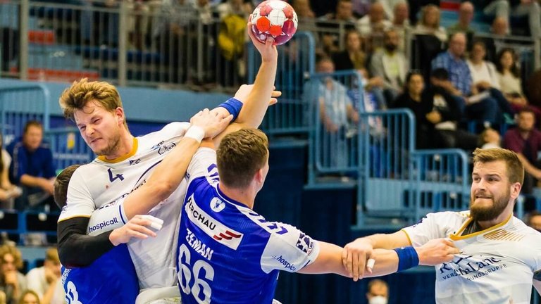 Andre Meuser und Patryk Biernacki wurden von der VfL-Abwehr gut bewacht, Foto: Zaunbrecher