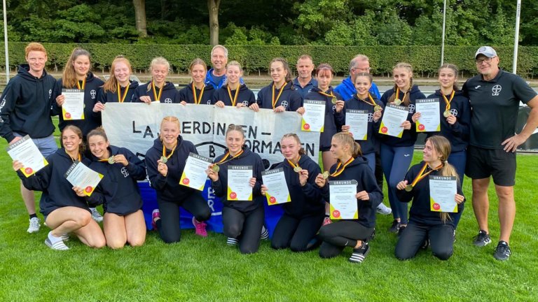 Das LAV-Team der U20 in Hamburg. (Copyright: TSV Bayer Dormagen)