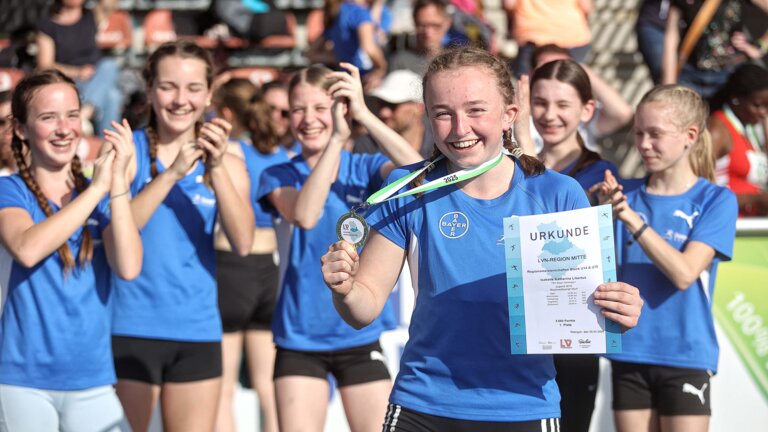 Isabella Katharina Libertus und das TSV-Team. (Copyright: Dirk Gantenberg)