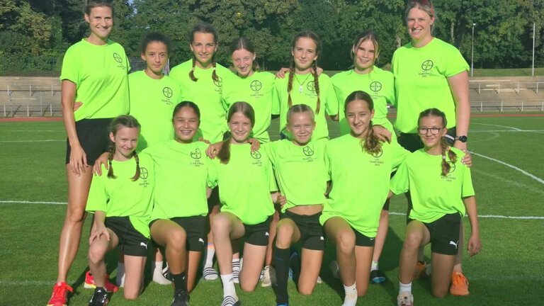 Kathrin Nosbüsch, Amina Chiki, Johanna Libertus, Luisa Weber, Ennie Sieberger, Merit Müller, Daniela Schneider (oben, v.l.n.r.), Carlotta Greimann, Mürvet Acgar, Amilia Mertens, Anni Schwoll, Sophia Schlaak, Emilie Sumin (unten, v.l.n.r.)