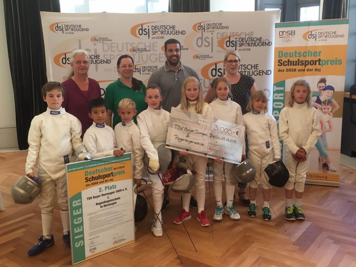 Toller Erfolg: Beim deutschen Schulsportpreis 2018 erreichte der TSV mit dem Kooperationspartner, der Regenbogenschule Dormagen, den 2. Platz.