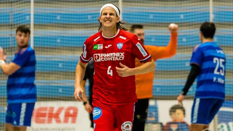 16 Tore erzielte Bjarki Elisson (Nr. 4), doch einen Siebenmeter wehrte Martin Juzbasic ab, Foto: Zaunbrecher