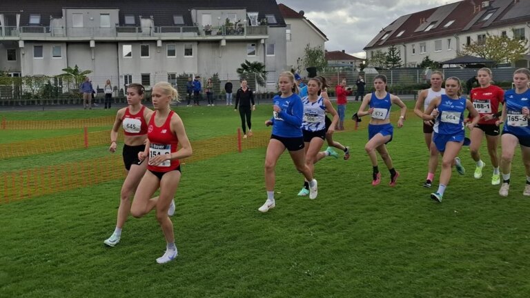 Sara Christmann (M.) in Leverkusen. (Copyright: TSV Bayer Dormagen)