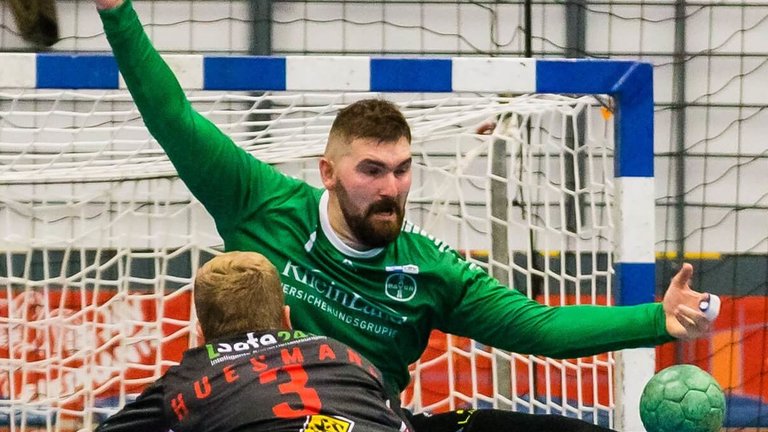 Martin Juzbasic zeigte eine herausragende Leistung und hielt auch mehrfach gegen Fabian Huesmann, Foto: HZ