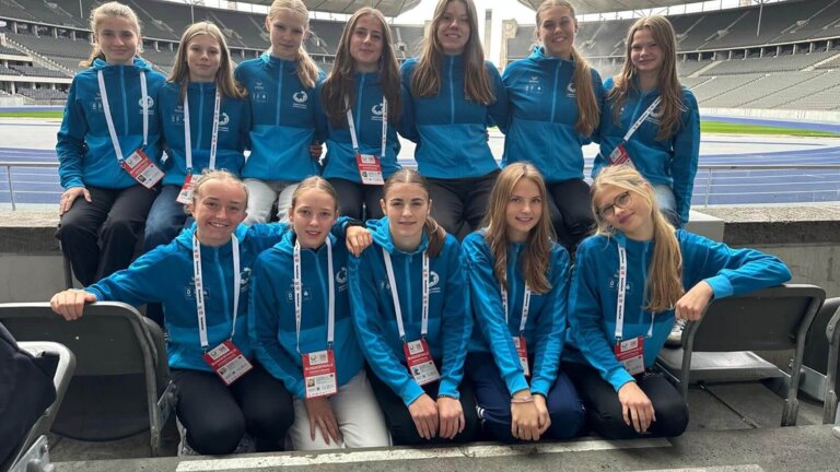 Das NGK-Team im Berliner Olympiastadion.